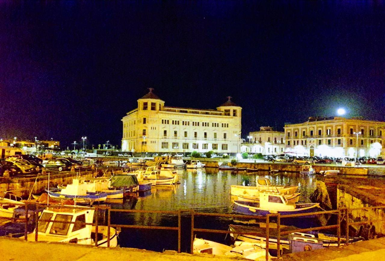 סירקוזה Incantevole Appartamento In Palazzo Storico Ortigia מראה חיצוני תמונה